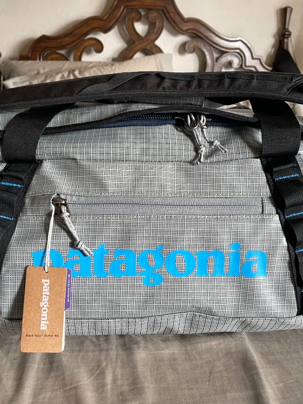 Patagonia Black Hole Duffel 40L Bag Luggage Backpack New Gray Grey NWT Glossy